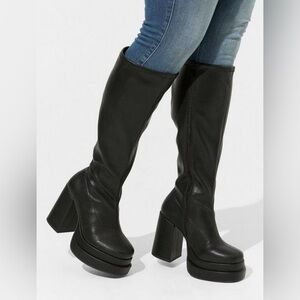NWT - torrid platform boot